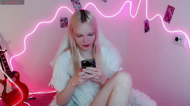 Emily Nyaffee online show from 09/24/25, 08:45