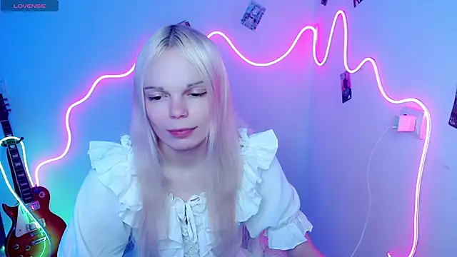 Emily Nyaffee online show from 10/27/25, 06:45