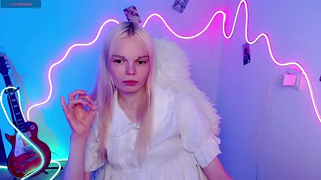 Emily Nyaffee online show from 11/06/25, 08:32