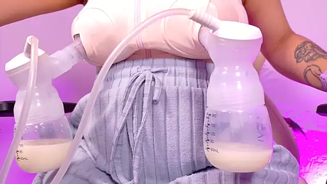 Snapshot of emma_rouse69 chatting on 09/10/25, 02:06 emma rouse69 online show from 09/10/25, 02:06