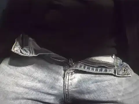 Snapshot of Pol8822 chatting on 01/15/25, 11:21 Pol8822 online show from 01/15/25, 11:21