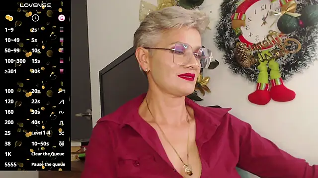Snapshot of scarlett_paris22 chatting on 12/30/24, 11:17 scarlett paris22 online show from 12/30/24, 11:17