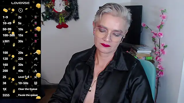 Snapshot of scarlett_paris22 chatting on 01/04/25, 12:05 scarlett paris22 online show from 01/04/25, 12:05