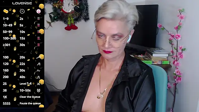 Snapshot of scarlett_paris22 chatting on 01/04/25, 03:07 scarlett paris22 online show from 01/04/25, 03:07