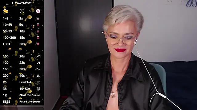 Snapshot of scarlett_paris22 chatting on 01/11/25, 02:09 scarlett paris22 online show from 01/11/25, 02:09