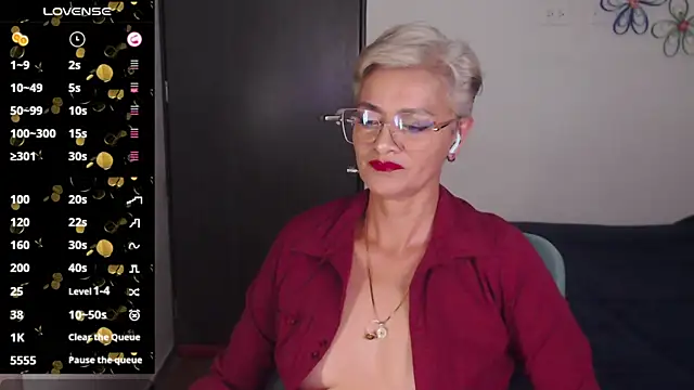 Snapshot of scarlett_paris22 chatting on 01/12/25, 12:07 scarlett paris22 online show from 01/12/25, 12:07