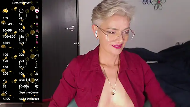Snapshot of scarlett_paris22 chatting on 01/12/25, 03:17 scarlett paris22 online show from 01/12/25, 03:17