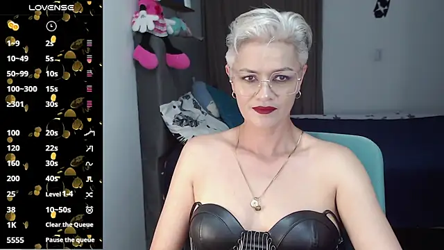 Snapshot of scarlett_paris22 chatting on 02/18/25, 11:30 scarlett paris22 online show from 02/18/25, 11:30
