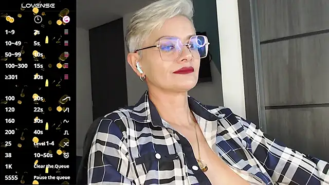 Snapshot of scarlett_paris22 chatting on 02/22/25, 02:28 scarlett paris22 online show from 02/22/25, 02:28