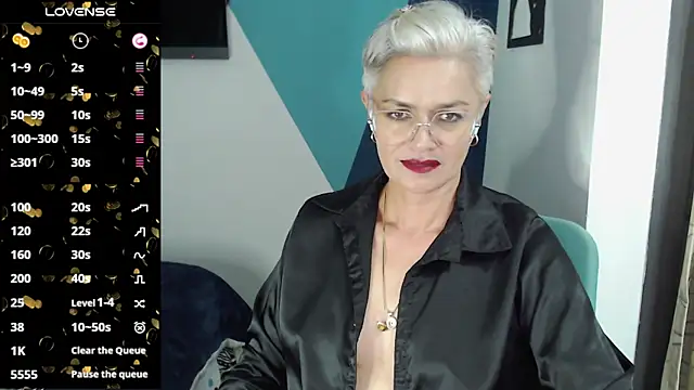 Snapshot of scarlett_paris22 chatting on 02/25/25, 11:22 scarlett paris22 online show from 02/25/25, 11:22
