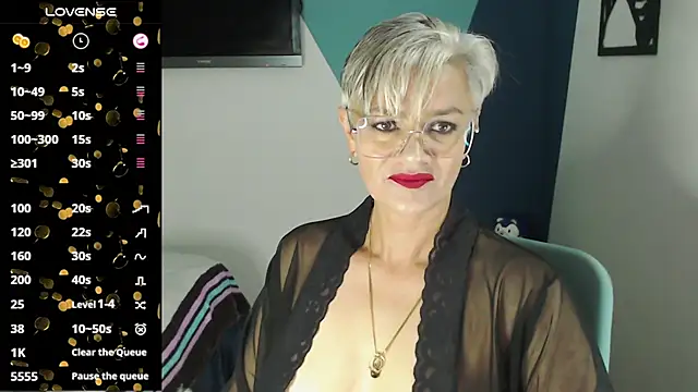 Snapshot of scarlett_paris22 chatting on 03/05/25, 11:27 scarlett paris22 online show from 03/05/25, 11:27