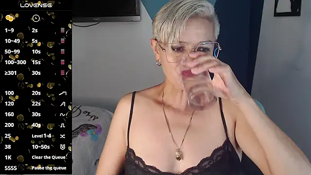 Snapshot of scarlett_paris22 chatting on 03/18/25, 12:05 scarlett paris22 online show from 03/18/25, 12:05