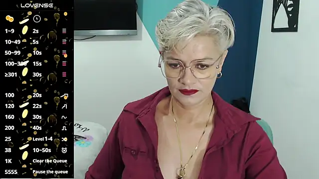 Snapshot of scarlett_paris22 chatting on 03/19/25, 11:36 scarlett paris22 online show from 03/19/25, 11:36