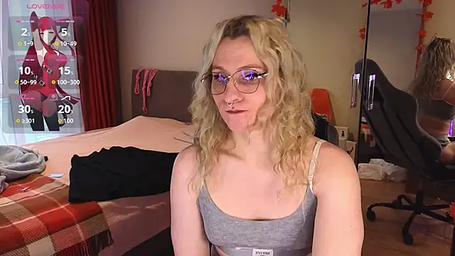 Snapshot of Lori_Myaf chatting on 10/06/25, 02:03 Lori Myaf online show from 10/06/25, 02:03