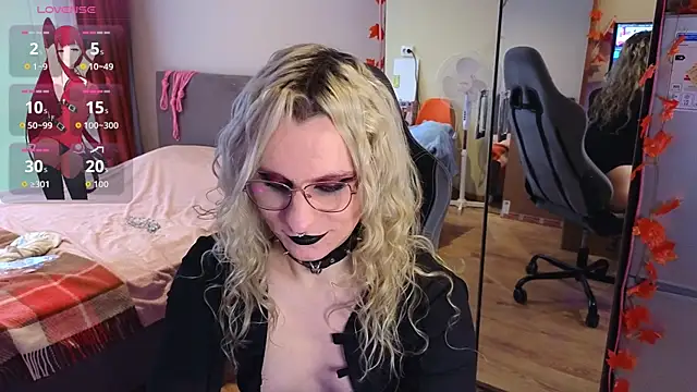 Snapshot of Lori_Myaf chatting on 10/22/25, 01:11 Lori Myaf online show from 10/22/25, 01:11