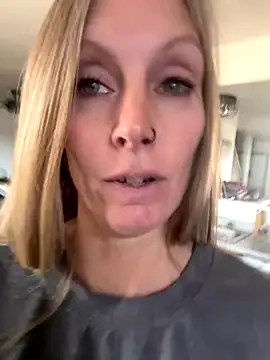 ItsDanniG online show from 10/14/25, 04:19