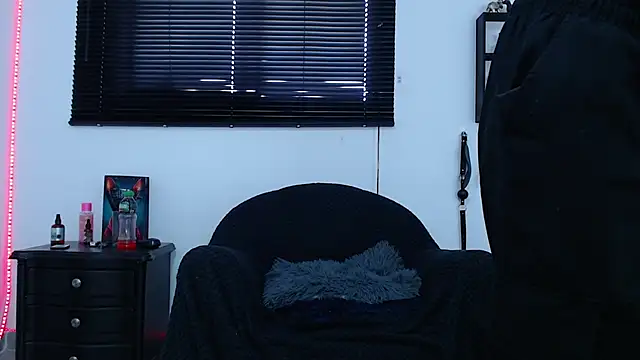 Snapshot of KinkyAllisonSub chatting on 02/18/25, 02:59 KinkyAllisonSub online show from 02/18/25, 02:59