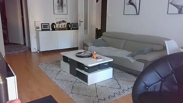 sarametisse26 online show from 10/10/25, 07:18