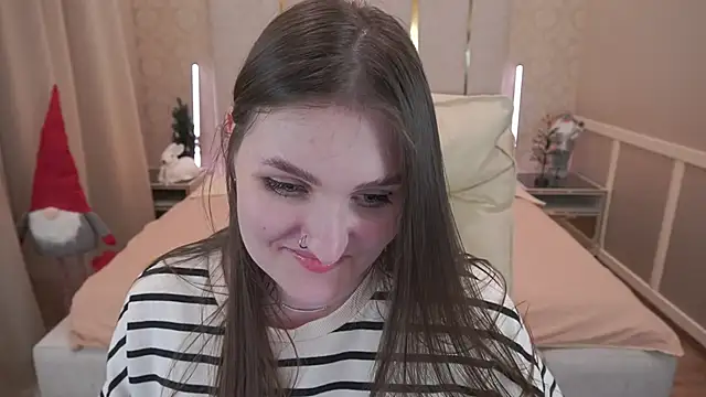 Snapshot of EmmyCharmm chatting on 12/22/24, 01:00 EmmyCharmm online show from 12/22/24, 01:00