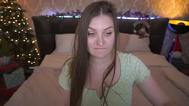 Snapshot of EmmyCharmm chatting on 12/23/24, 09:49 EmmyCharmm online show from 12/23/24, 09:49