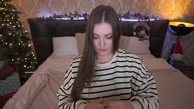 Snapshot of EmmyCharmm chatting on 12/23/24, 12:52 EmmyCharmm online show from 12/23/24, 12:52