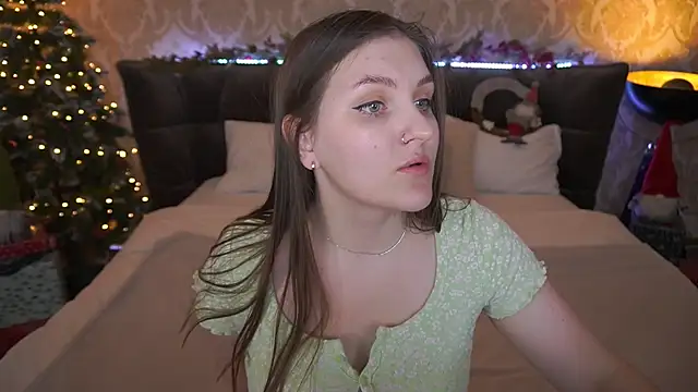 Snapshot of EmmyCharmm chatting on 12/25/24, 09:56 EmmyCharmm online show from 12/25/24, 09:56