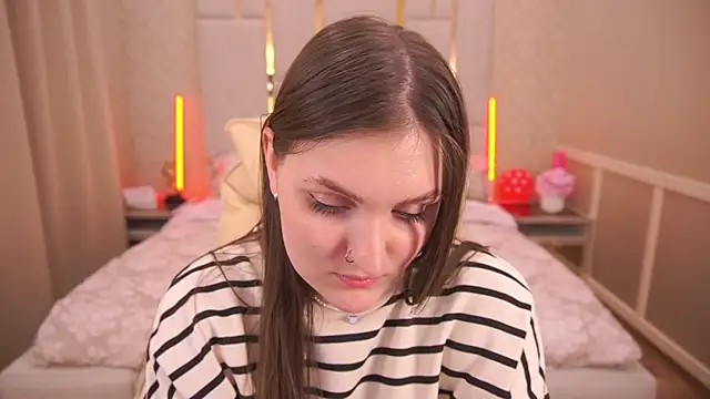 Snapshot of EmmyCharmm chatting on 03/06/25, 12:52 EmmyCharmm online show from 03/06/25, 12:52