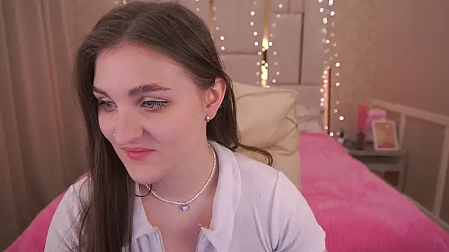 Snapshot of EmmyCharmm chatting on 09/15/25, 05:51 EmmyCharmm online show from 09/15/25, 05:51