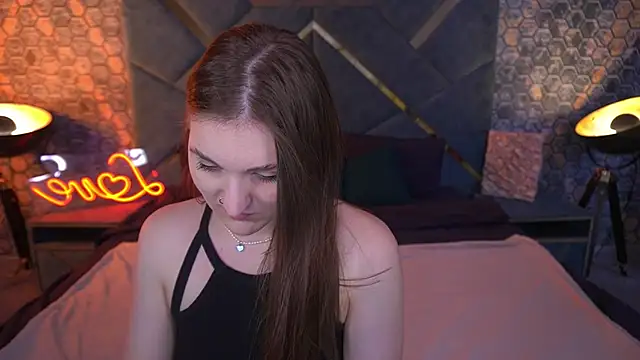 Snapshot of EmmyCharmm chatting on 09/26/25, 06:06 EmmyCharmm online show from 09/26/25, 06:06