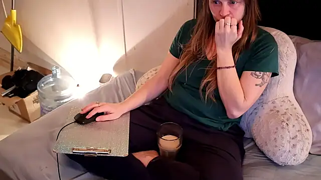 xxpixeyxx online show from 11/15/25, 11:32