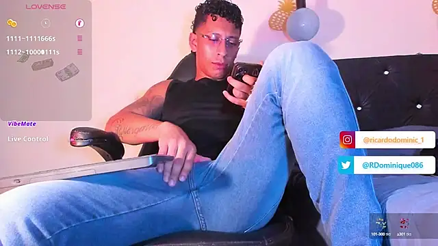 Snapshot of FuckHardlove chatting on 12/20/24, 12:41 FuckHardlove online show from 12/20/24, 12:41