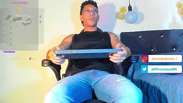 Snapshot of FuckHardlove chatting on 12/20/24, 03:42 FuckHardlove online show from 12/20/24, 03:42