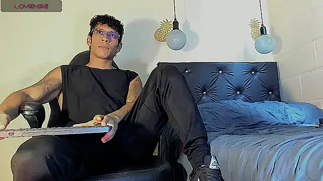 Snapshot of FuckHardlove chatting on 03/02/25, 06:19 FuckHardlove online show from 03/02/25, 06:19