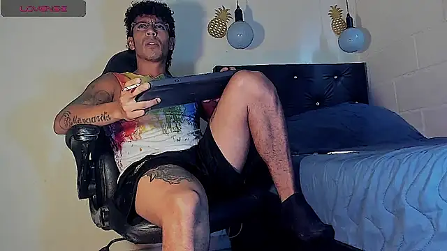 Snapshot of FuckHardlove chatting on 03/19/25, 07:17 FuckHardlove online show from 03/19/25, 07:17