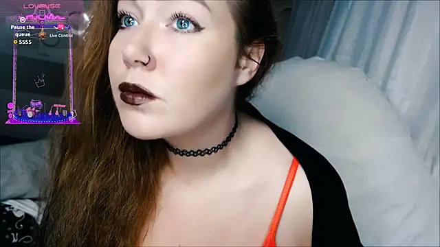 Snapshot of tia_meow chatting on 11/26/25, 01:28 tia meow online show from 11/26/25, 01:28