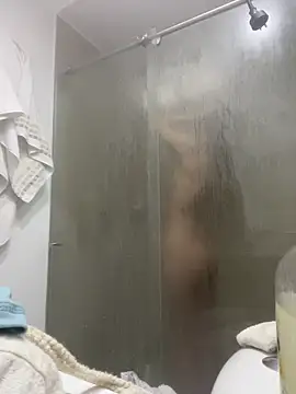 Snapshot of Ameellie chatting on 10/15/25, 03:12 Ameellie online show from 10/15/25, 03:12