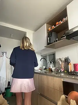 Snapshot of Ameellie chatting on 10/19/25, 06:08 Ameellie online show from 10/19/25, 06:08