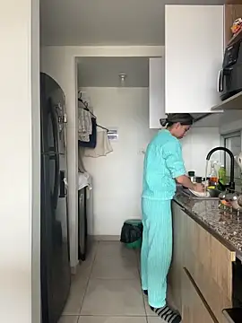 Snapshot of Ameellie chatting on 10/24/25, 03:52 Ameellie online show from 10/24/25, 03:52