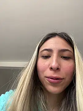 Snapshot of Ameellie chatting on 10/25/25, 04:13 Ameellie online show from 10/25/25, 04:13