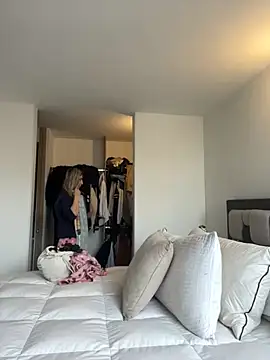 Snapshot of Ameellie chatting on 11/02/25, 03:58 Ameellie online show from 11/02/25, 03:58