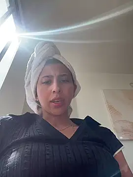 Snapshot of Ameellie chatting on 11/11/25, 03:12 Ameellie online show from 11/11/25, 03:12