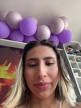 Snapshot of Ameellie chatting on 11/12/25, 04:07 Ameellie online show from 11/12/25, 04:07