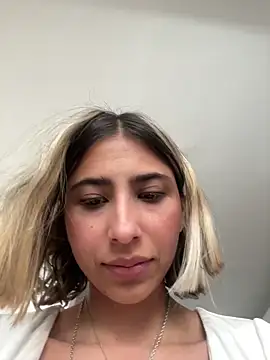 Snapshot of Ameellie chatting on 11/14/25, 03:33 Ameellie online show from 11/14/25, 03:33