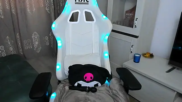 EveEvian online show from 01/14/25, 02:53