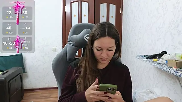 Nelly Fischer online show from 12/10/24, 01:22