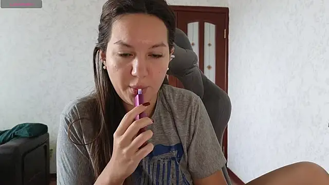 Nelly Fischer online show from 12/21/24, 09:12