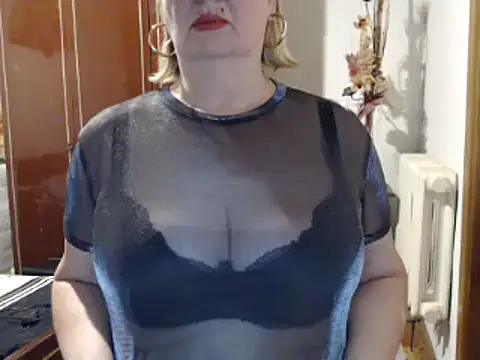 Snapshot of Secretfox chatting on 10/14/25, 04:35 Secretfox online show from 10/14/25, 04:35