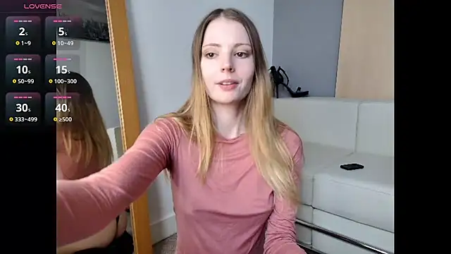 Snapshot of Frosty_Princess chatting on 10/02/25, 11:28 Frosty Princess online show from 10/02/25, 11:28