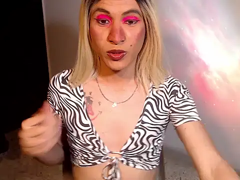 HugeDanex online show from 11/18/25, 03:34