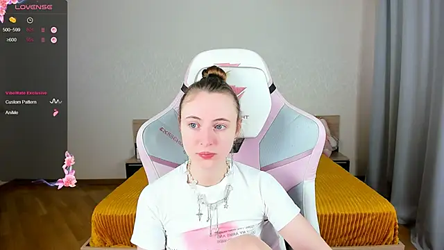 Cowell Adelina online show from 10/26/25, 11:16